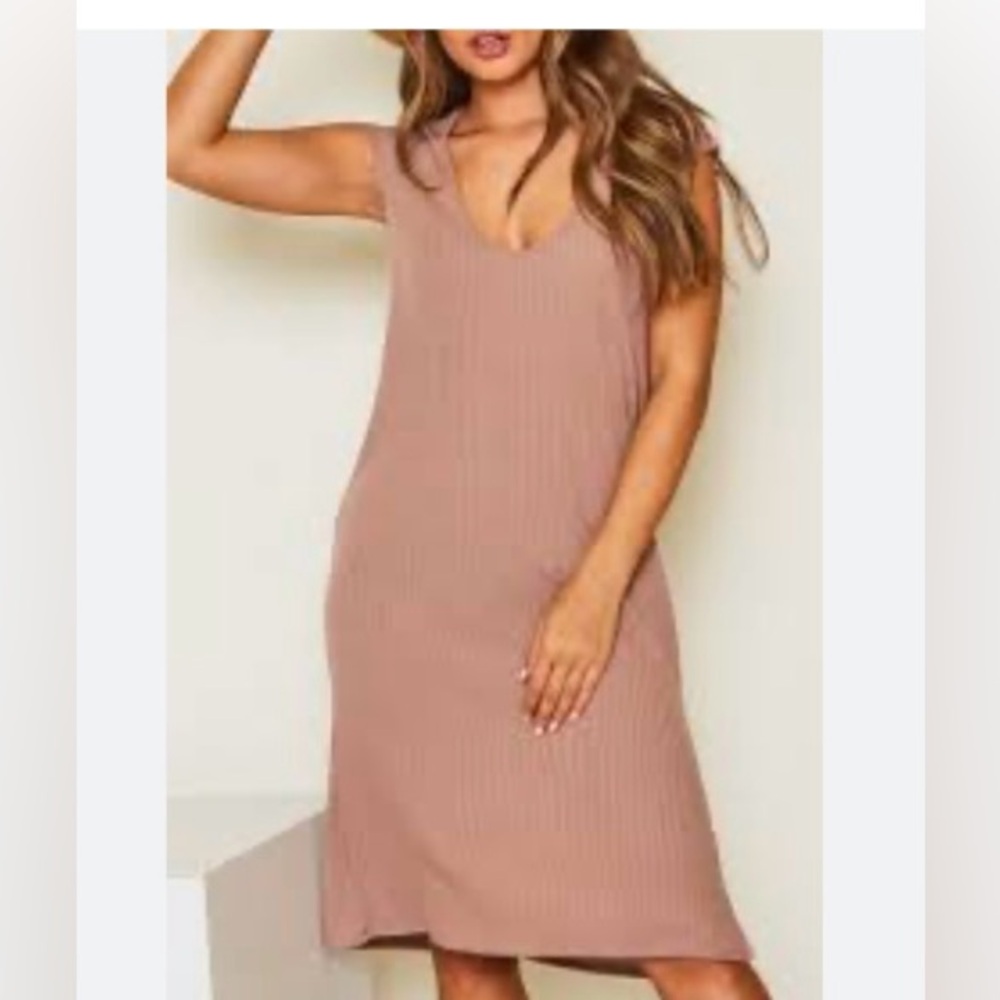 Bodycon Ribbed Dress w/Cutout back - Picture 6 of 11